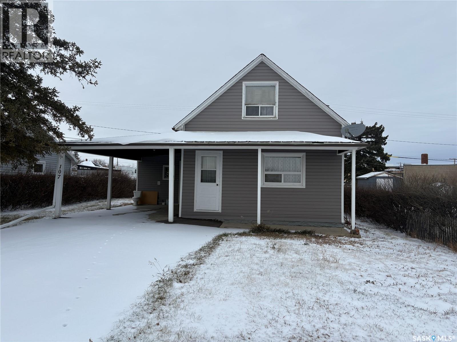 107 2Nd Street S, Cabri, SK - Outdoor