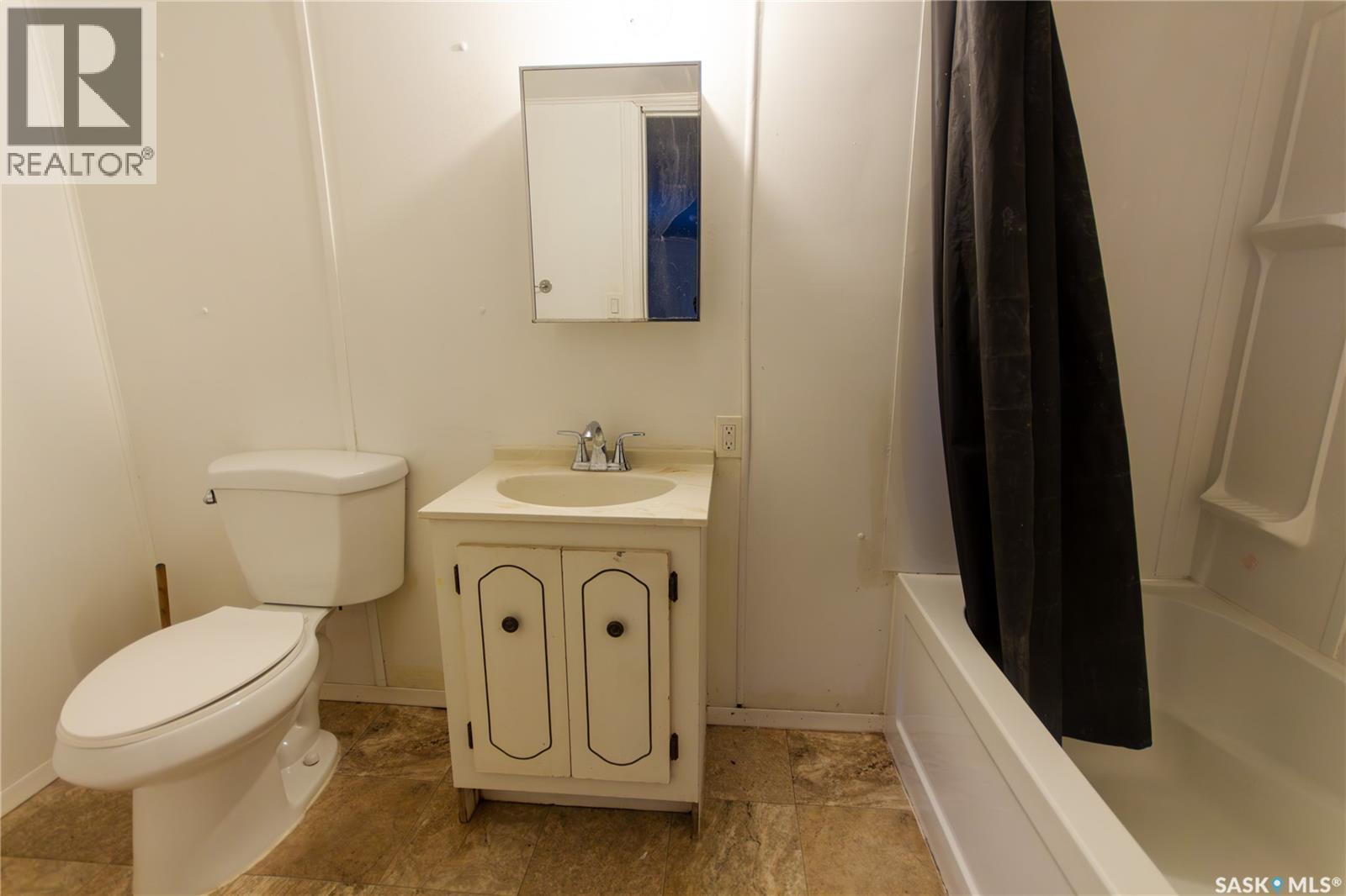 1131 104Th Street, North Battleford, SK - Indoor Photo Showing Bathroom