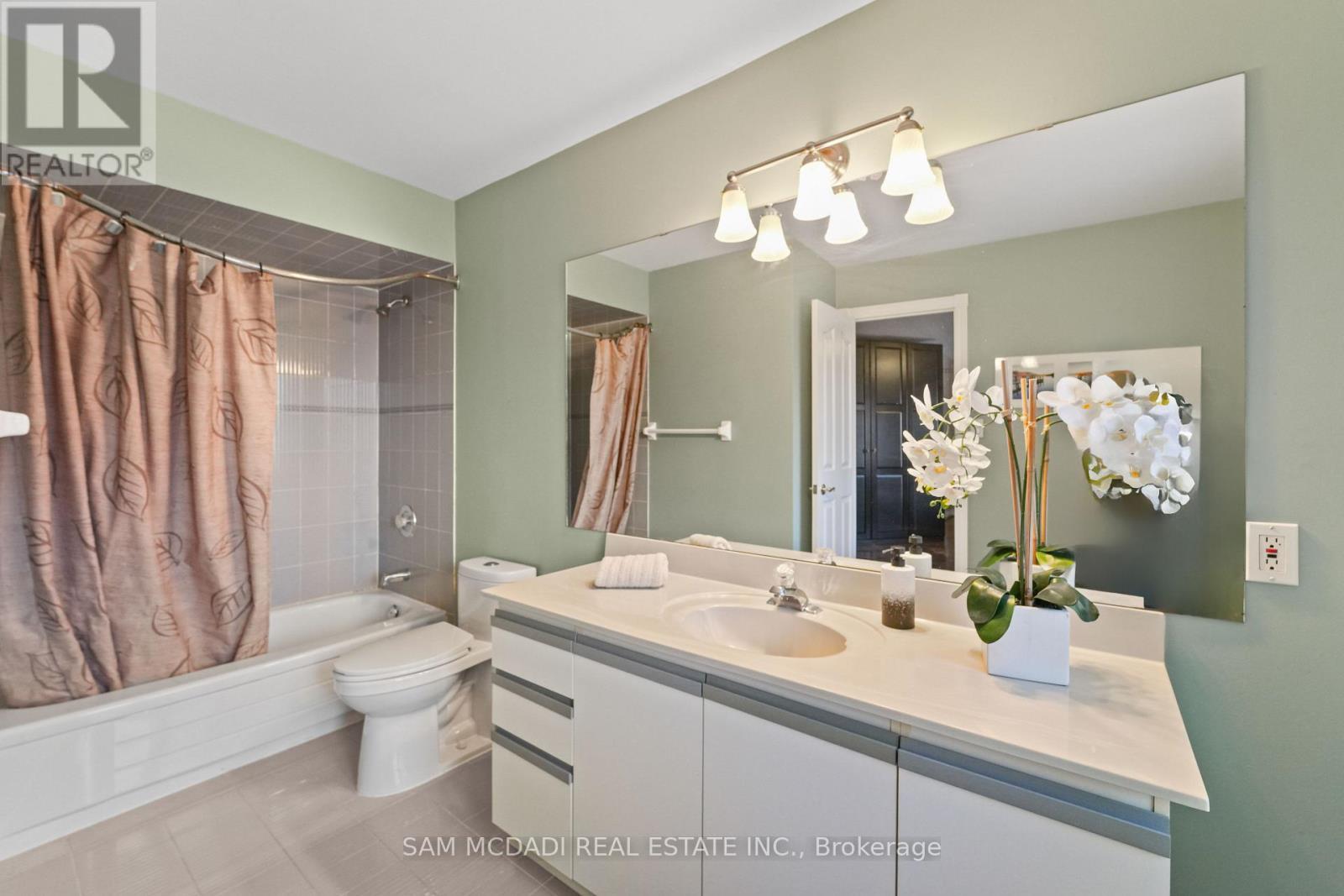 4873 Forest Hill Drive, Mississauga, ON - Indoor Photo Showing Bathroom