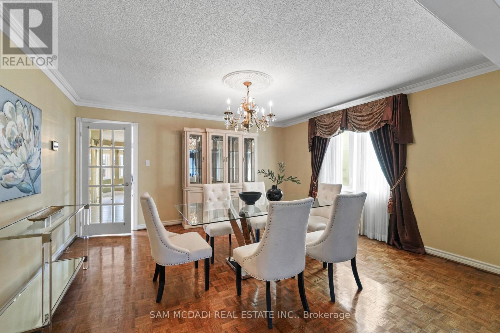 4873 Forest Hill Drive, Mississauga, ON - Indoor Photo Showing Dining Room