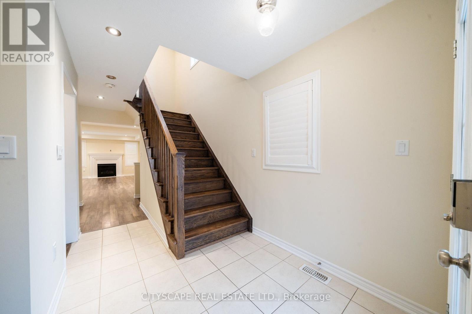 296 Jean Landing, Milton, ON - Indoor Photo Showing Other Room