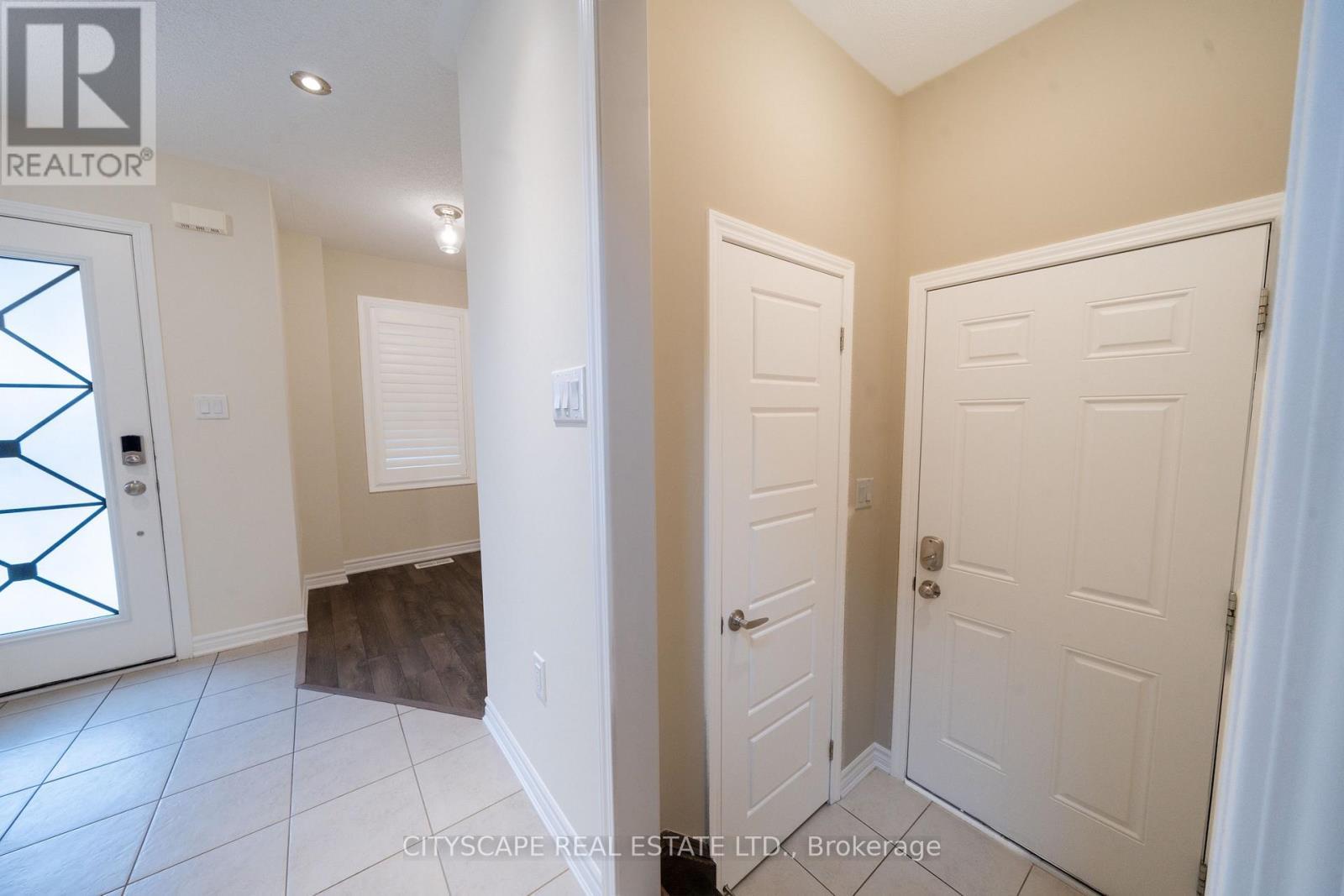 296 Jean Landing, Milton, ON - Indoor Photo Showing Other Room