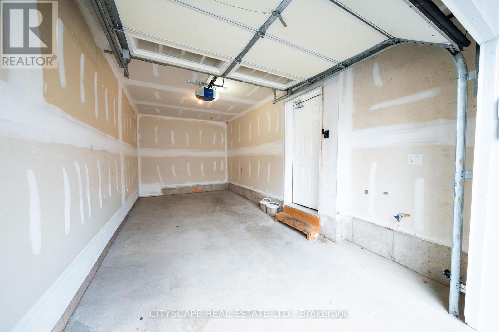 296 Jean Landing, Milton, ON - Indoor Photo Showing Other Room