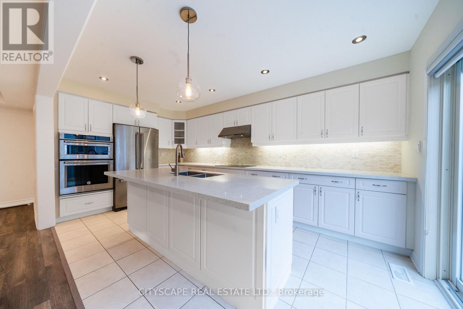 296 Jean Landing, Milton, ON - Indoor Photo Showing Kitchen With Stainless Steel Kitchen With Double Sink With Upgraded Kitchen