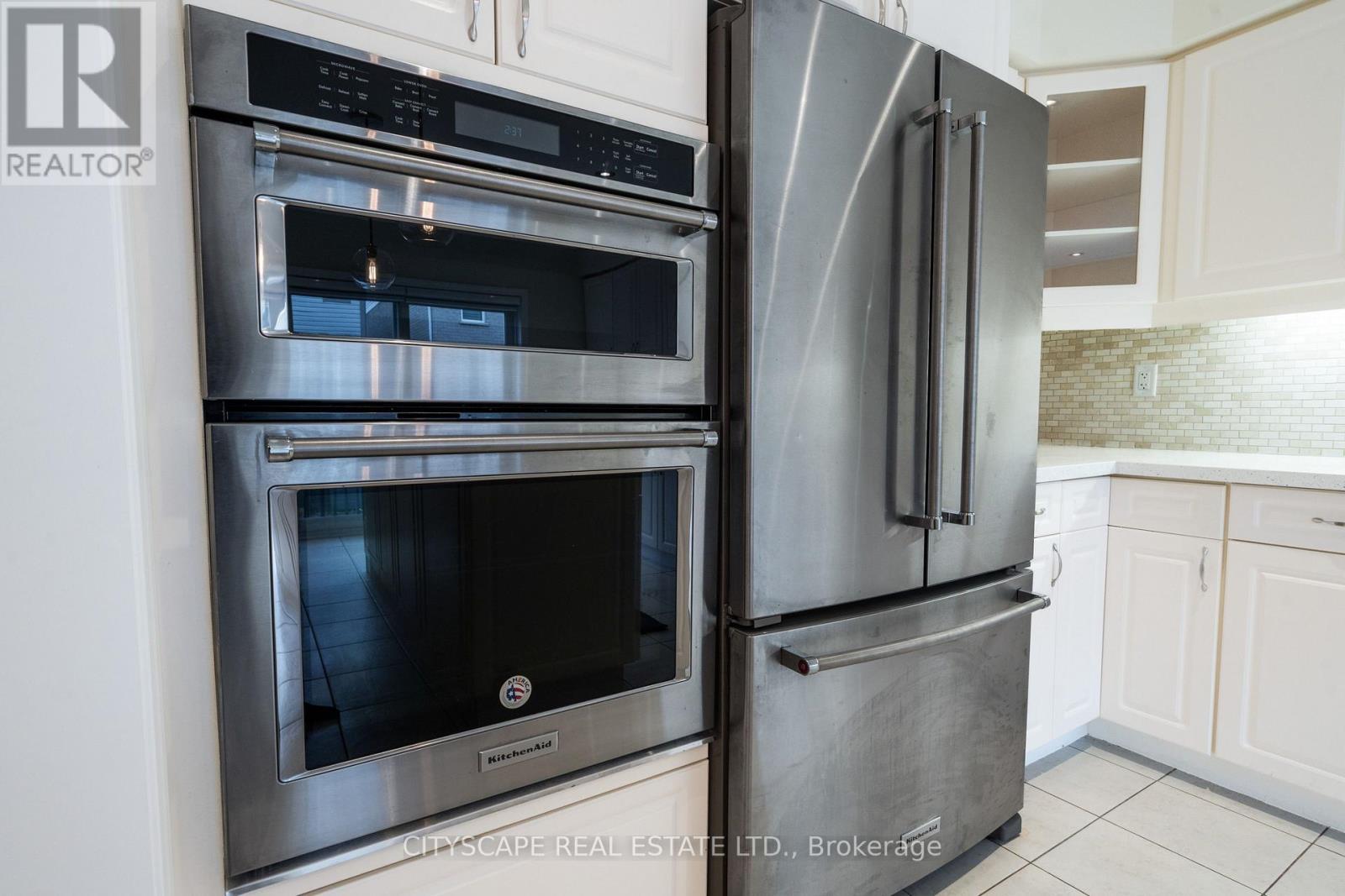 296 Jean Landing, Milton, ON - Indoor Photo Showing Kitchen With Stainless Steel Kitchen