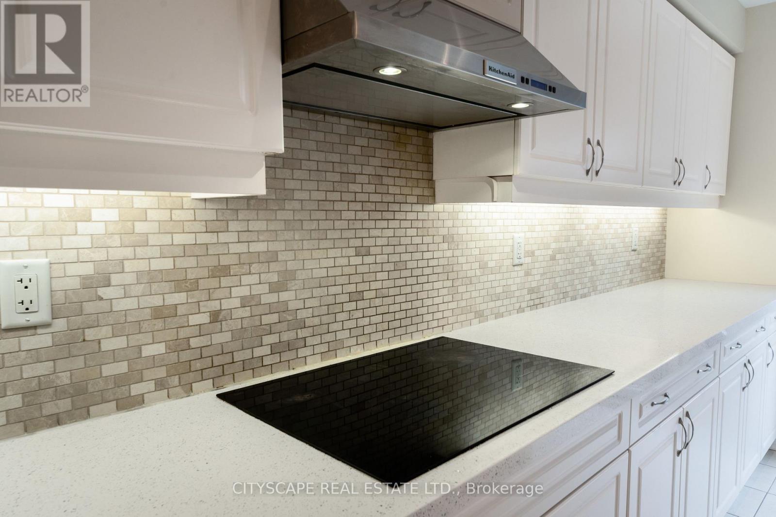 296 Jean Landing, Milton, ON - Indoor Photo Showing Kitchen