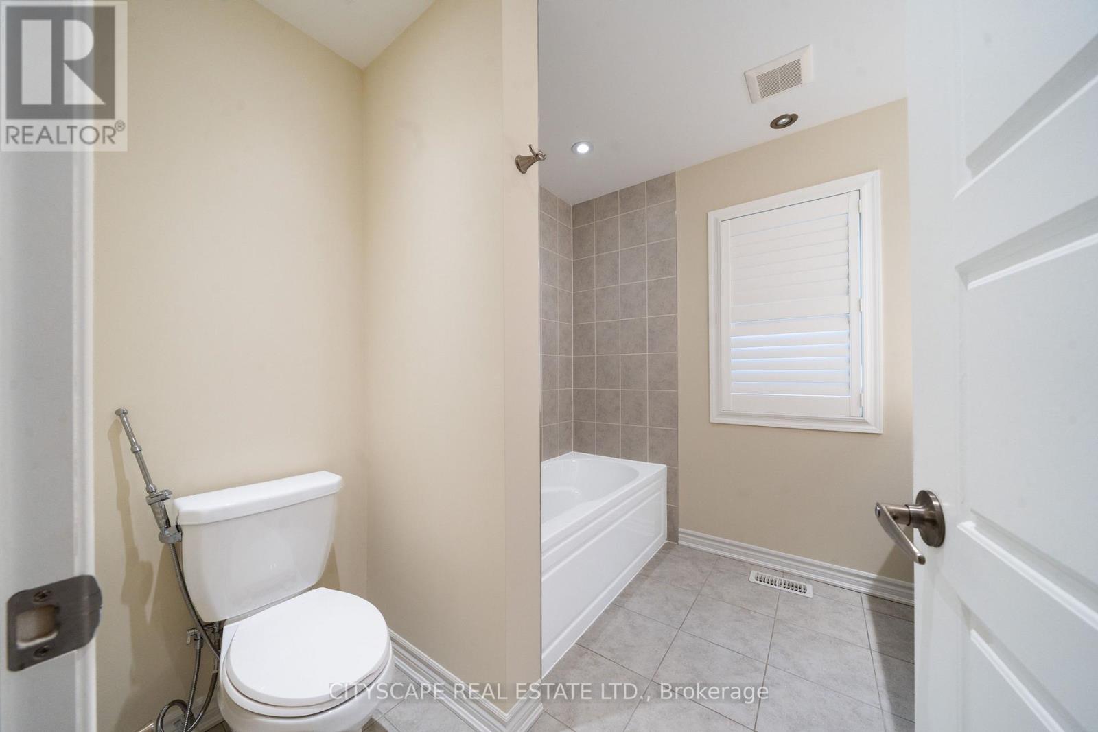 296 Jean Landing, Milton, ON - Indoor Photo Showing Bathroom