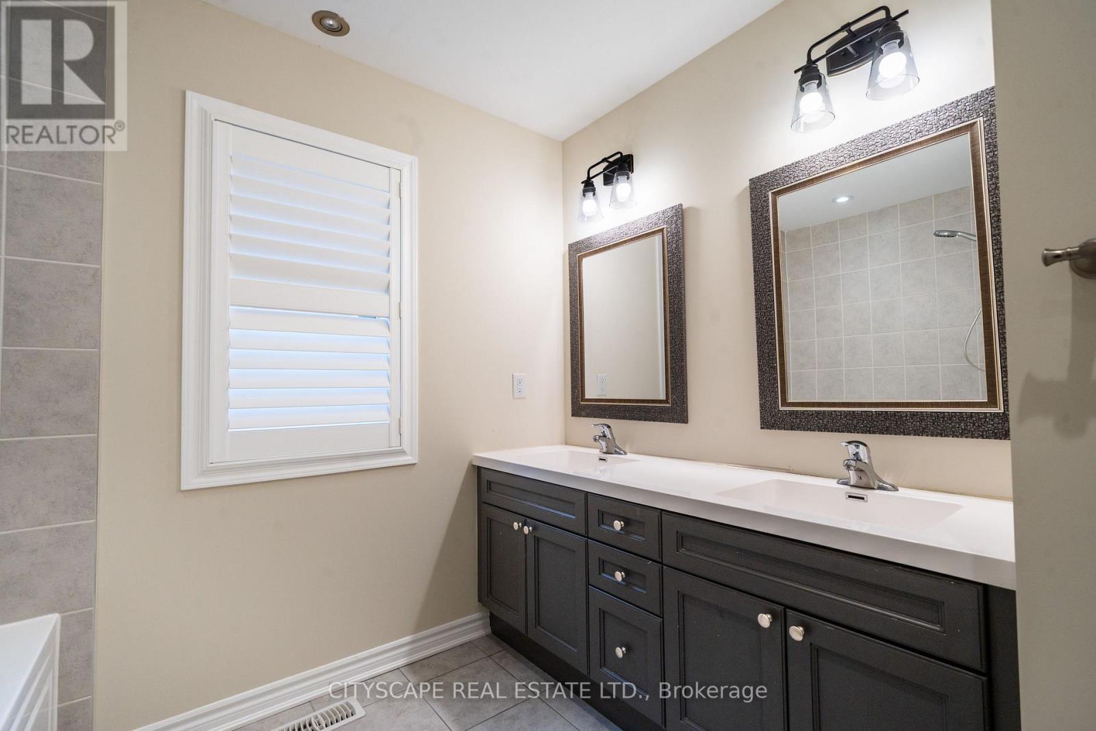 296 Jean Landing, Milton, ON - Indoor Photo Showing Bathroom