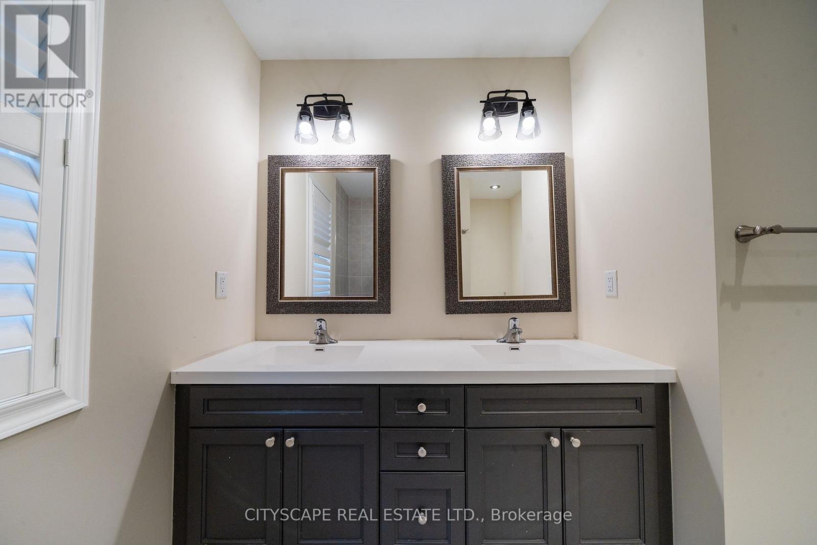 296 Jean Landing, Milton, ON - Indoor Photo Showing Bathroom