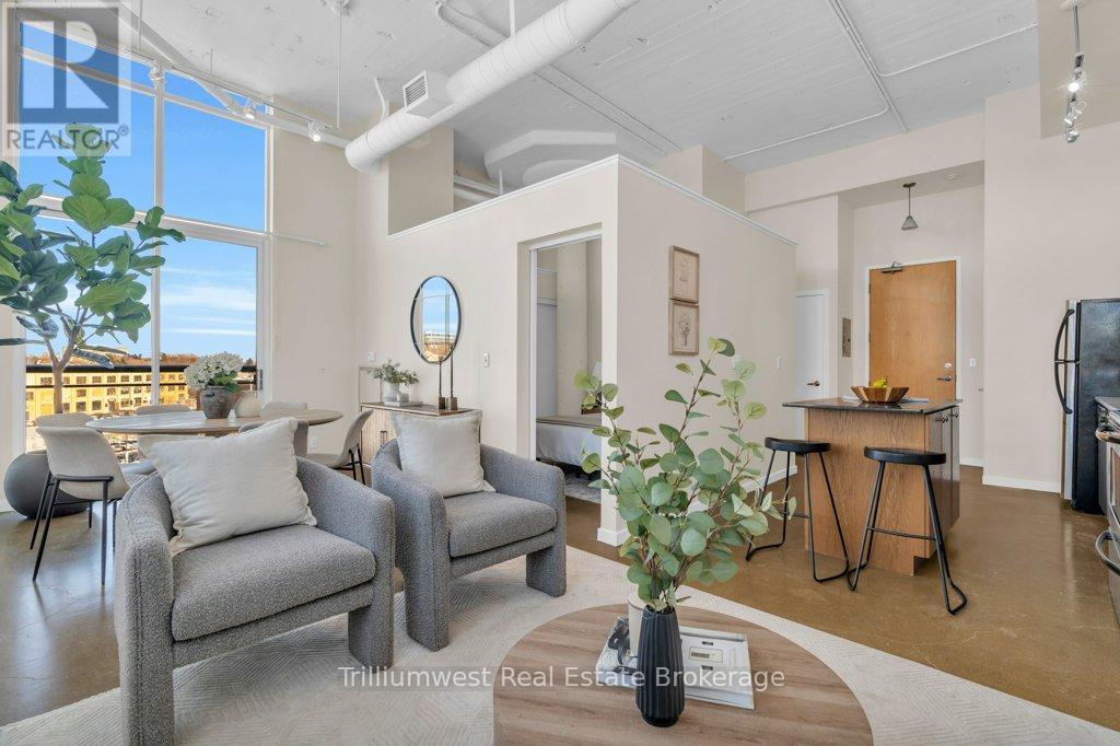 524 - 410 King Street W, Kitchener, ON - Indoor Photo Showing Living Room