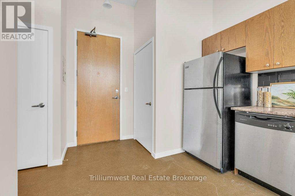 524 - 410 King Street W, Kitchener, ON - Indoor Photo Showing Kitchen