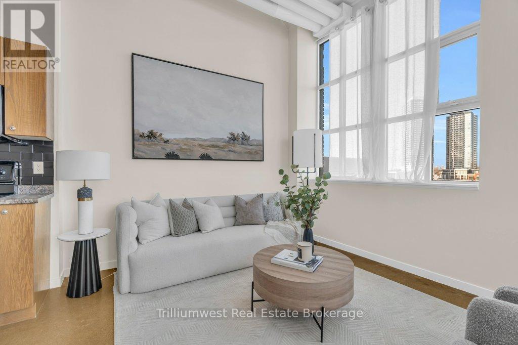 524 - 410 King Street W, Kitchener, ON - Indoor Photo Showing Living Room