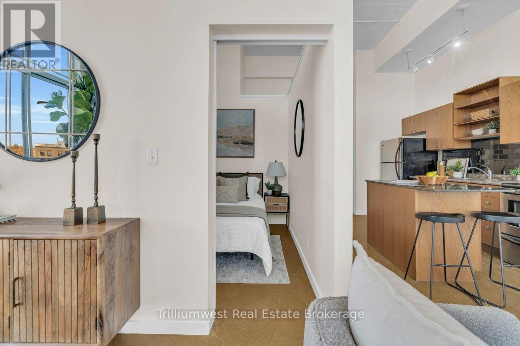 524 - 410 King Street W, Kitchener, ON - Indoor Photo Showing Kitchen