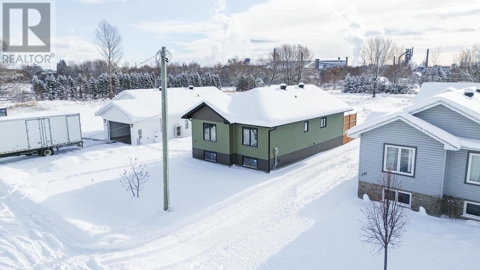 255 East Balfour St, Sault Ste. Marie, ON - Outdoor