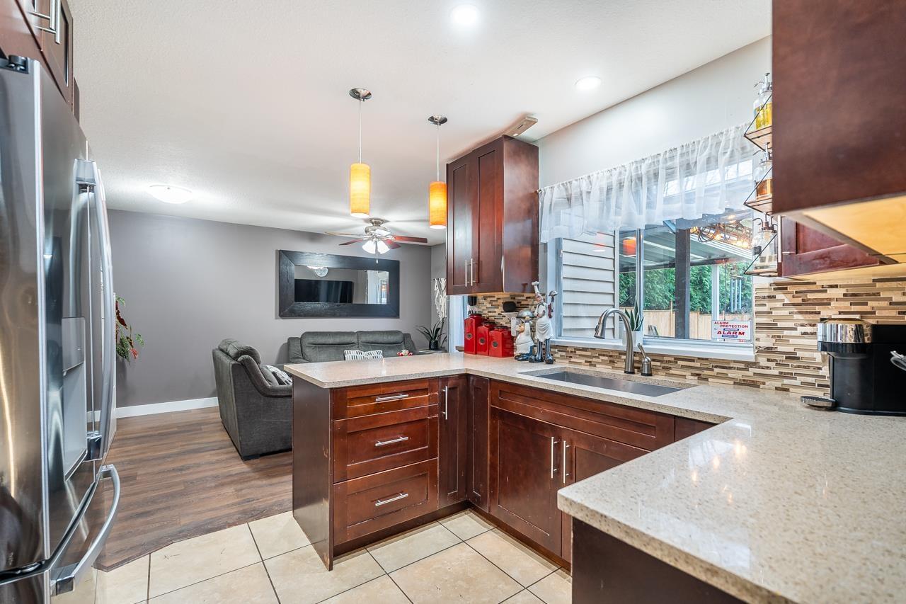 6361 172 Street, Surrey, BC - Indoor Photo Showing Kitchen