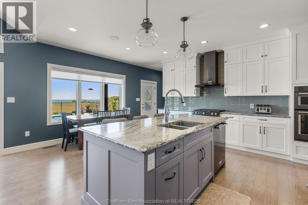 5482 Talbot Trail, Merlin, ON - Indoor Photo Showing Kitchen With Double Sink With Upgraded Kitchen