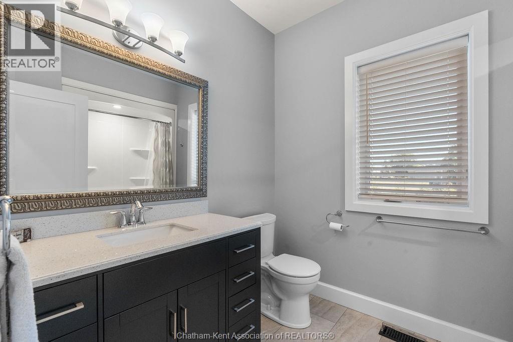 5482 Talbot Trail, Merlin, ON - Indoor Photo Showing Bathroom