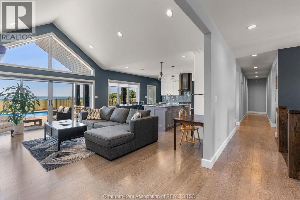 5482 Talbot Trail, Merlin, ON - Indoor Photo Showing Living Room