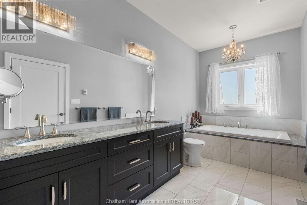 5482 Talbot Trail, Merlin, ON - Indoor Photo Showing Bathroom