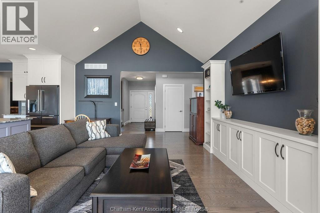 5482 Talbot Trail, Merlin, ON - Indoor Photo Showing Living Room