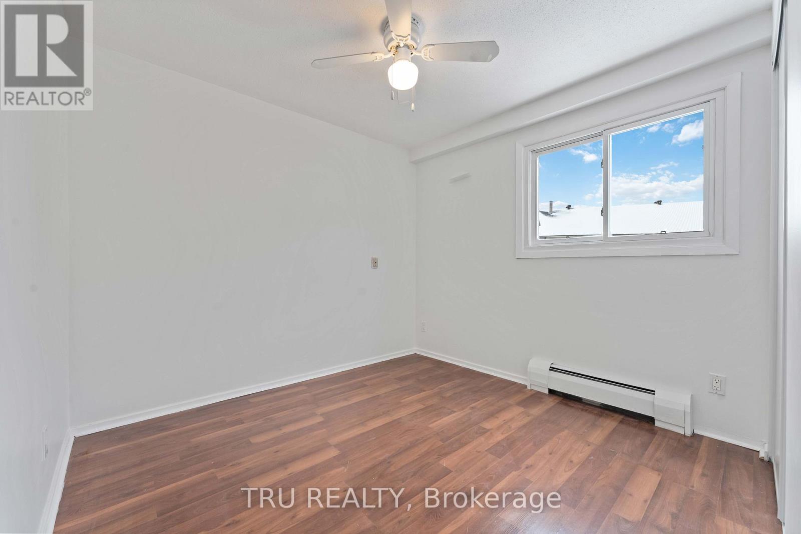 8 - 898 Elmsmere Road, Ottawa, ON - Indoor Photo Showing Other Room