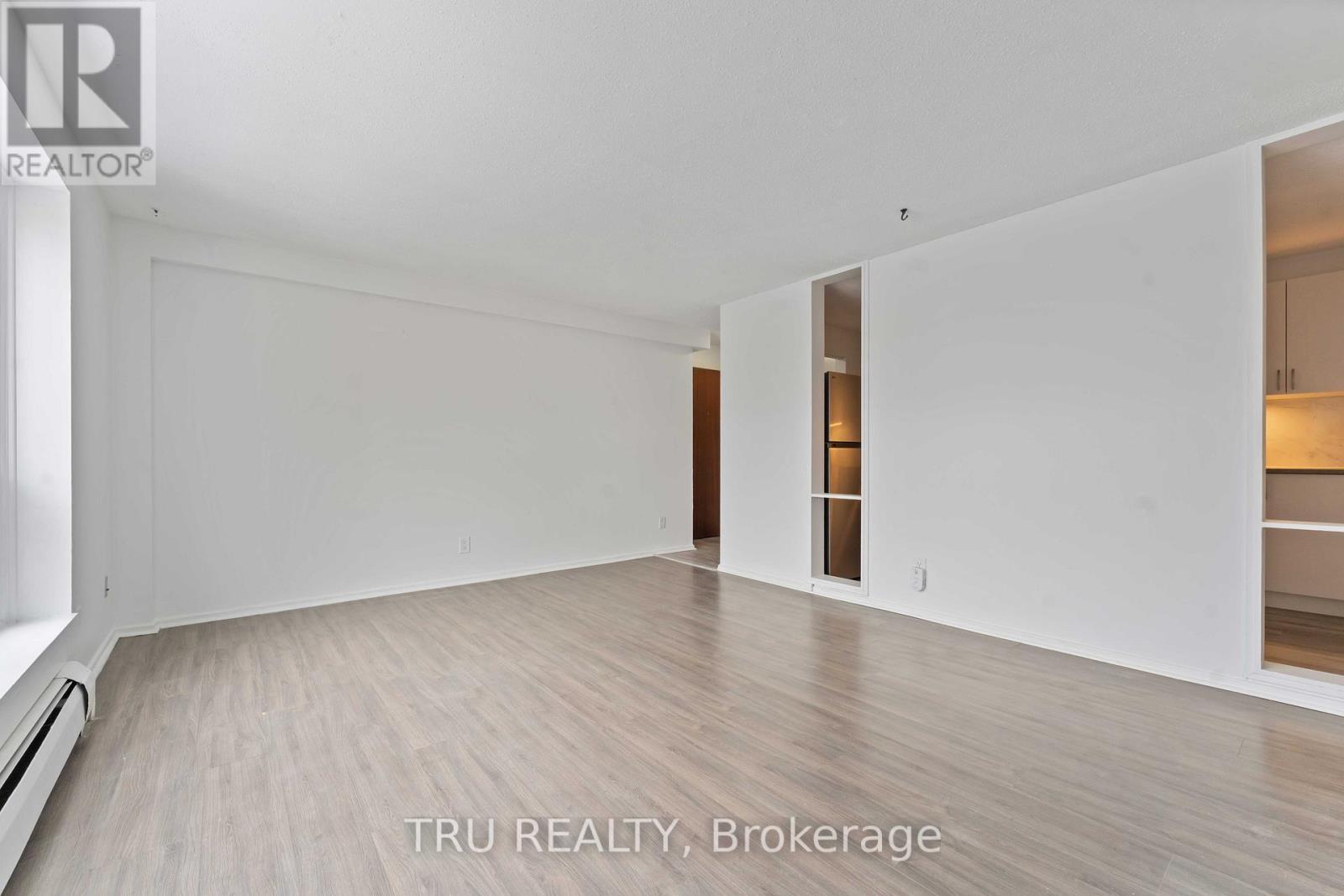 8 - 898 Elmsmere Road, Ottawa, ON - Indoor Photo Showing Other Room