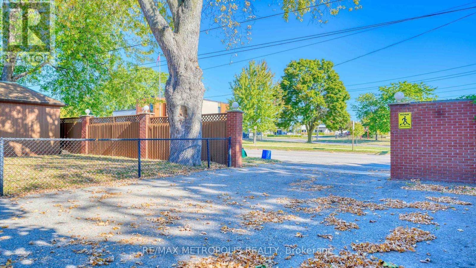 Upper #3 - 1110 Simcoe Street S, Oshawa, ON - Outdoor