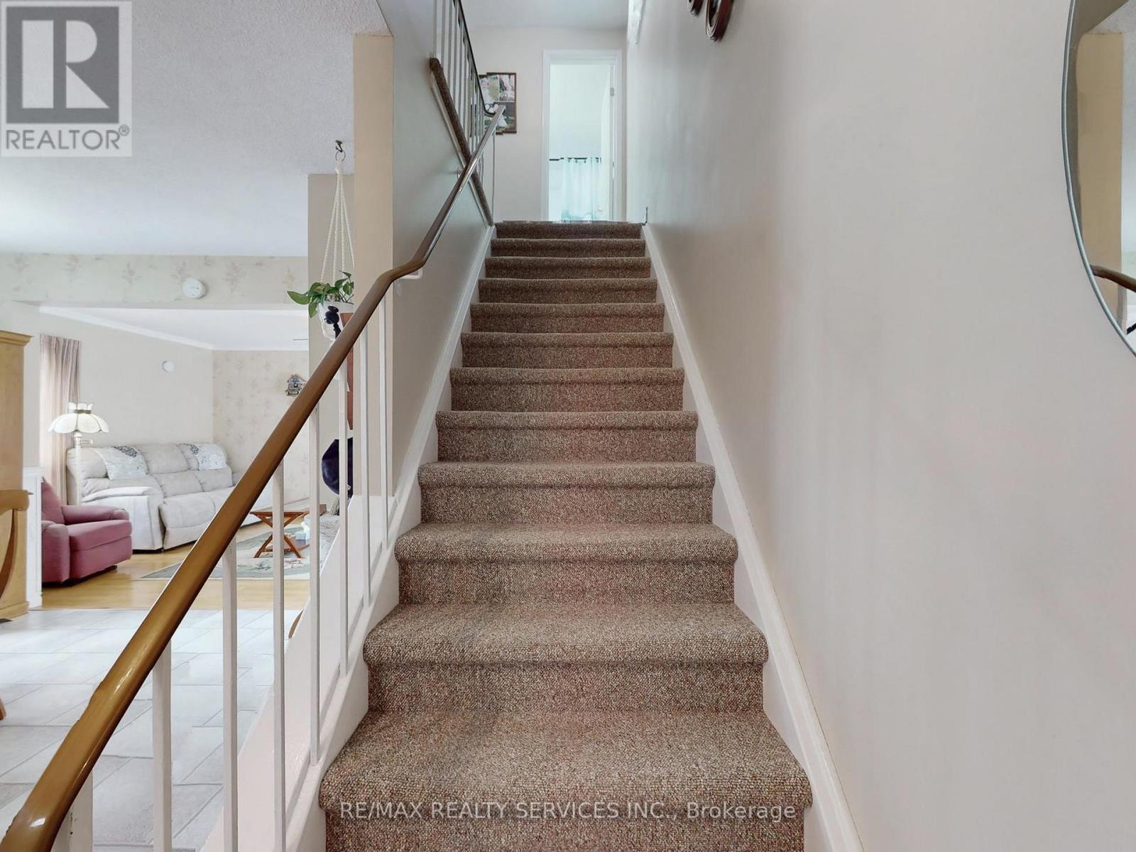 2 Grove Park Square, Brampton, ON - Indoor Photo Showing Other Room