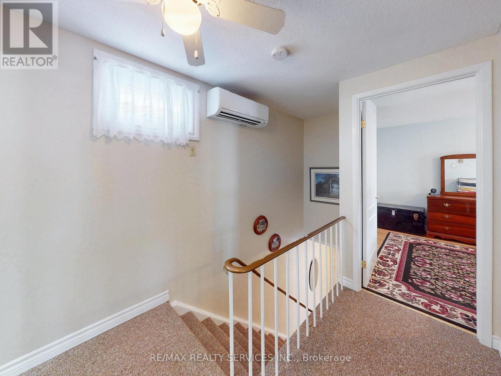 2 Grove Park Square, Brampton, ON - Indoor Photo Showing Other Room