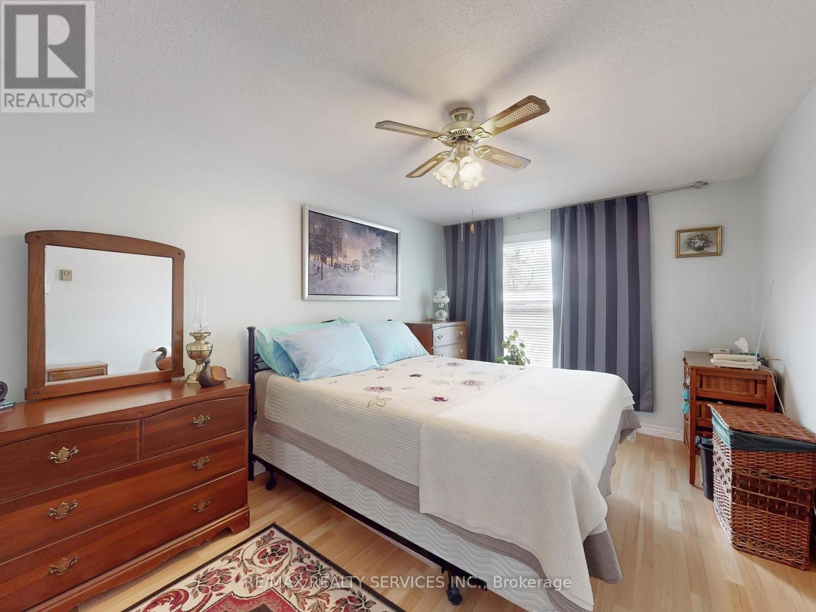 2 Grove Park Square, Brampton, ON - Indoor Photo Showing Bedroom
