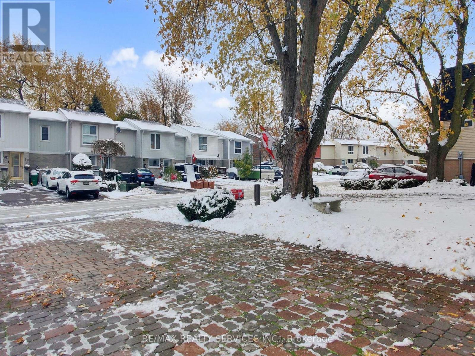 2 Grove Park Square, Brampton, ON - Outdoor