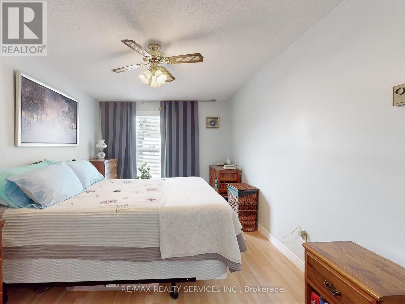 2 Grove Park Square, Brampton, ON - Indoor Photo Showing Bedroom
