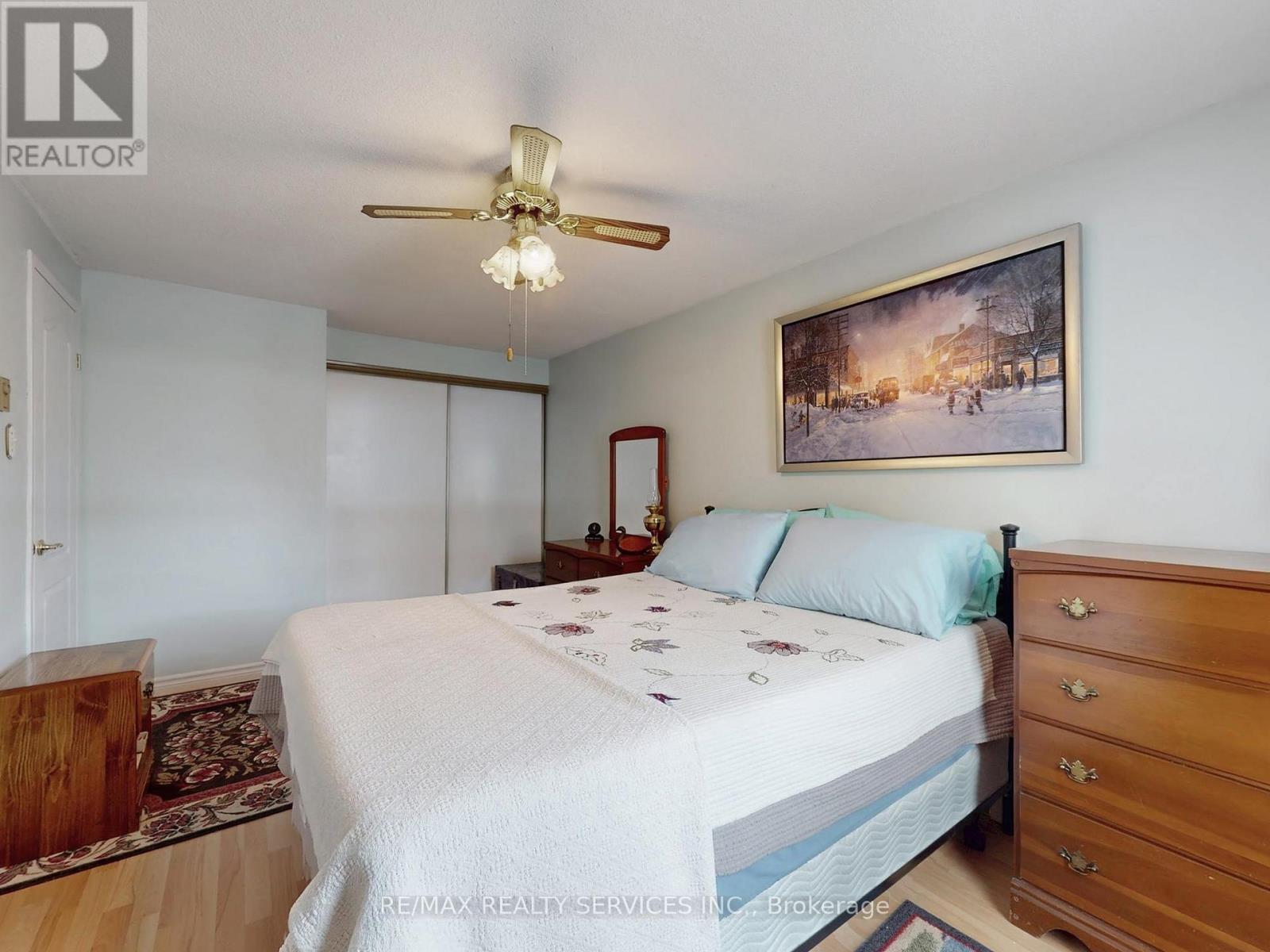 2 Grove Park Square, Brampton, ON - Indoor Photo Showing Bedroom