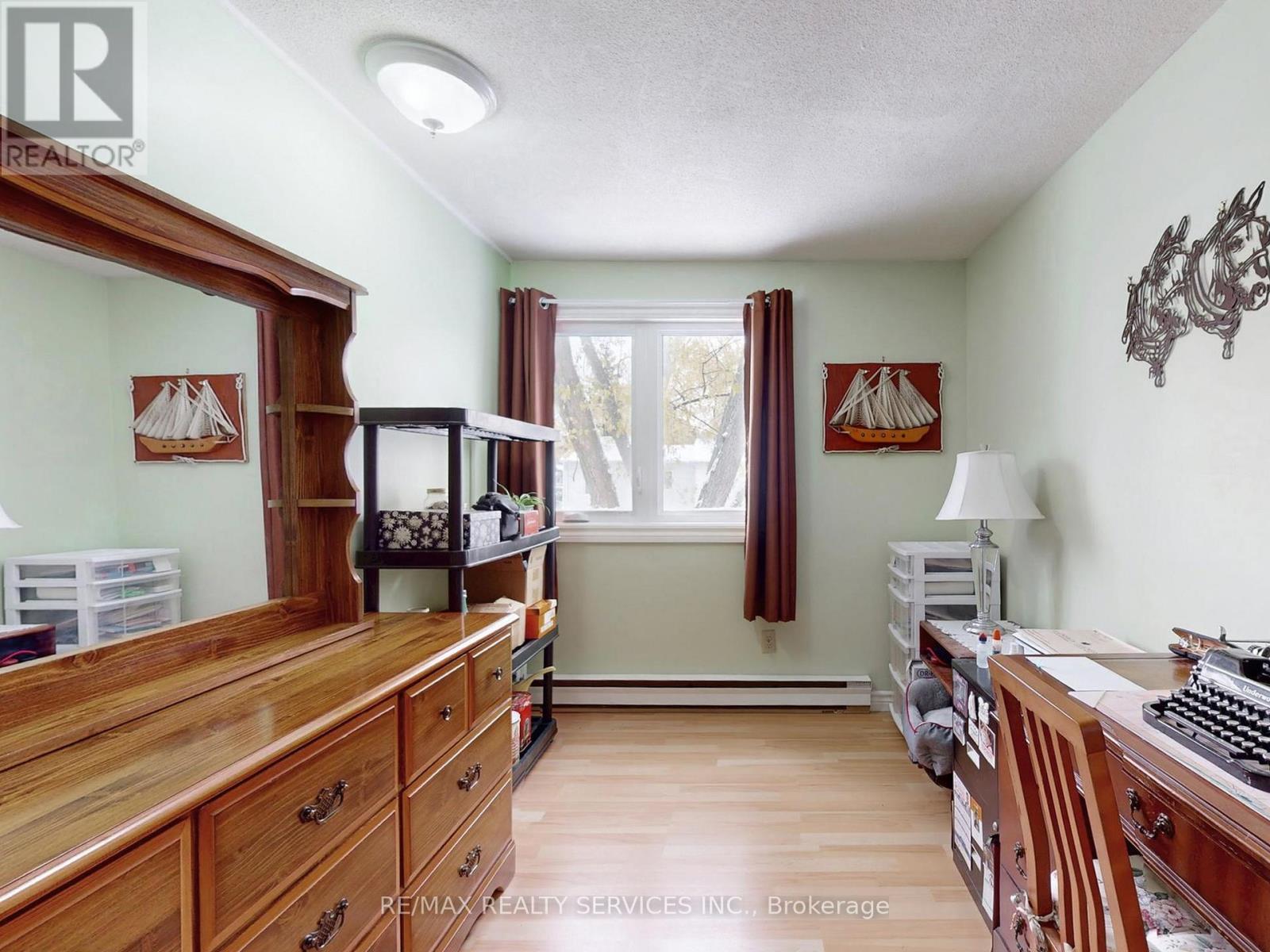 2 Grove Park Square, Brampton, ON - Indoor