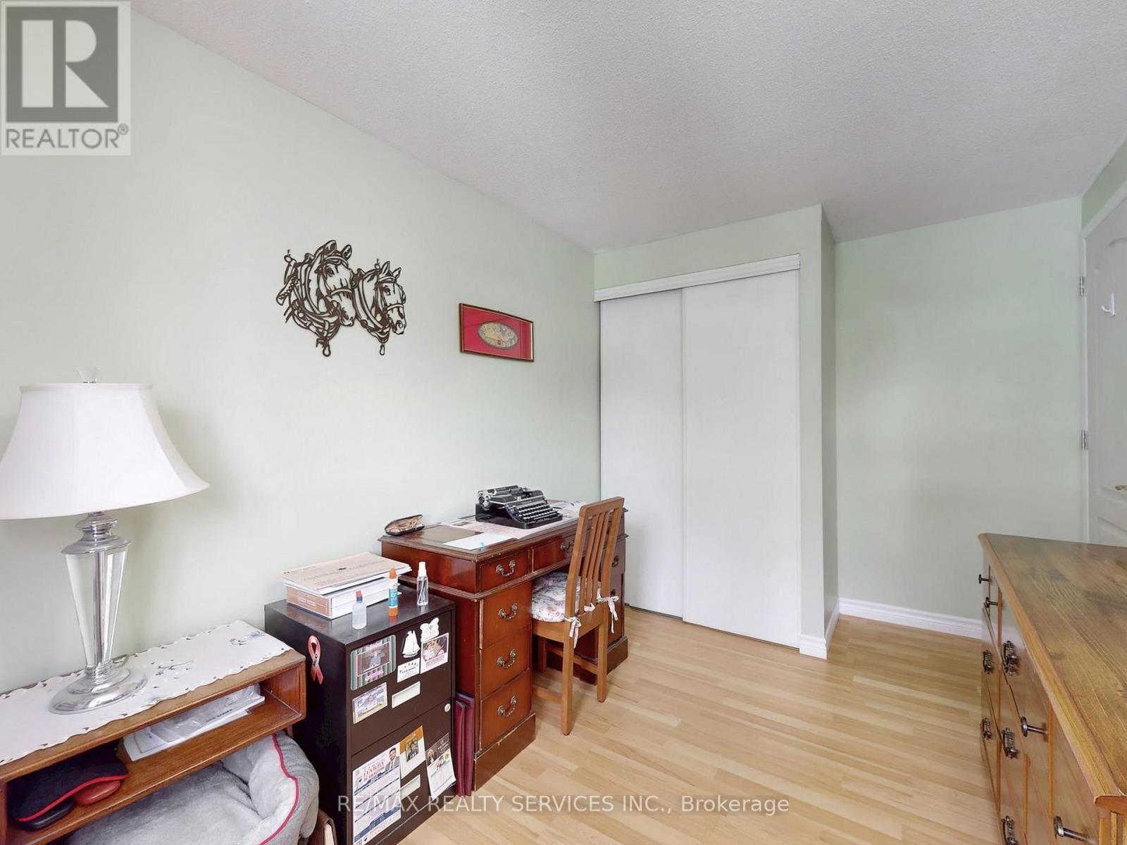 2 Grove Park Square, Brampton, ON - Indoor