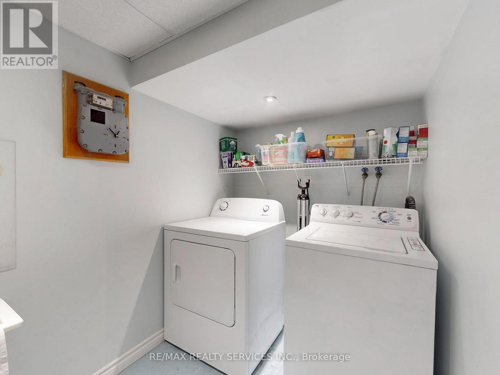 2 Grove Park Square, Brampton, ON - Indoor Photo Showing Laundry Room