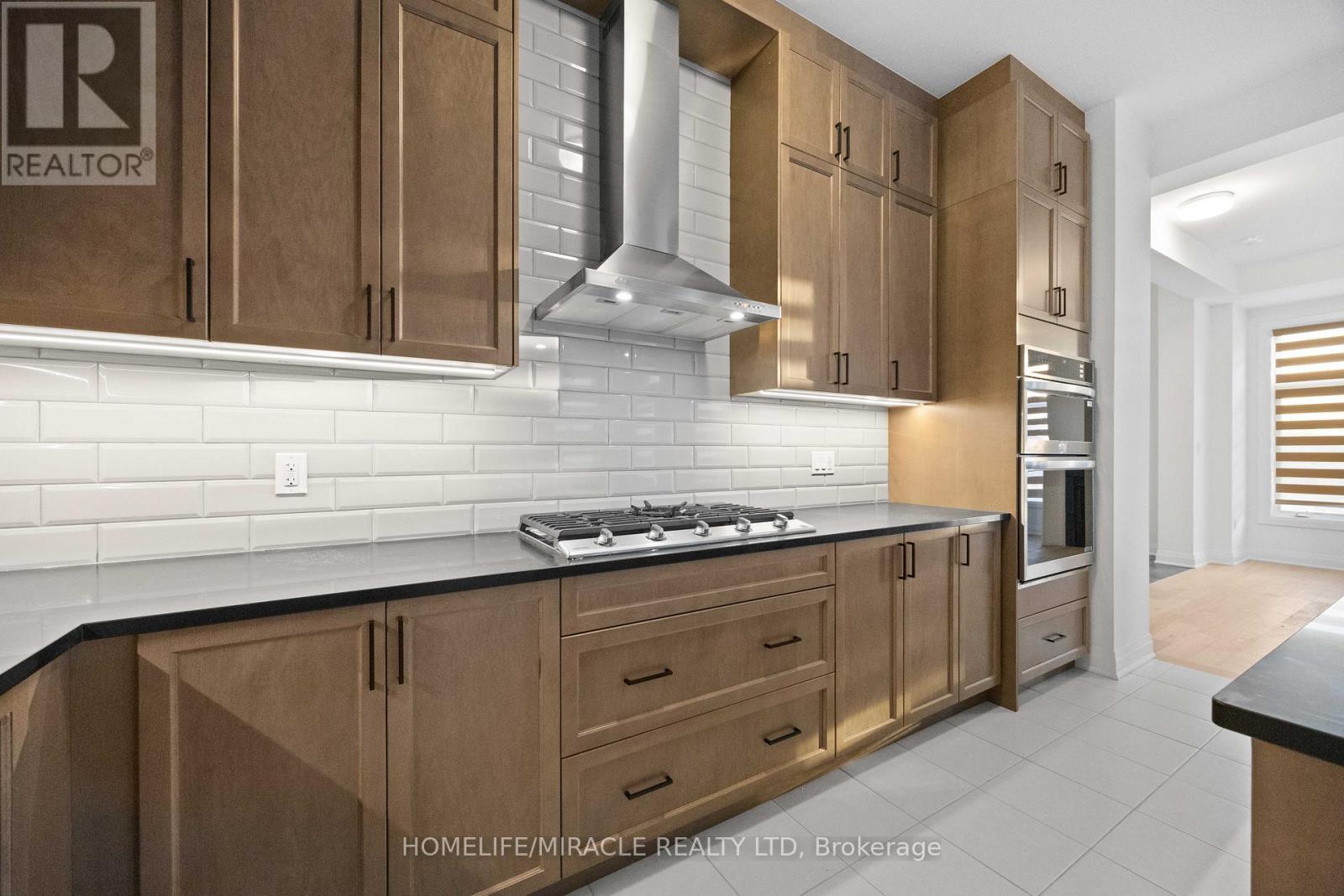 33 Spiritwood Way, Brampton, ON - Indoor Photo Showing Kitchen