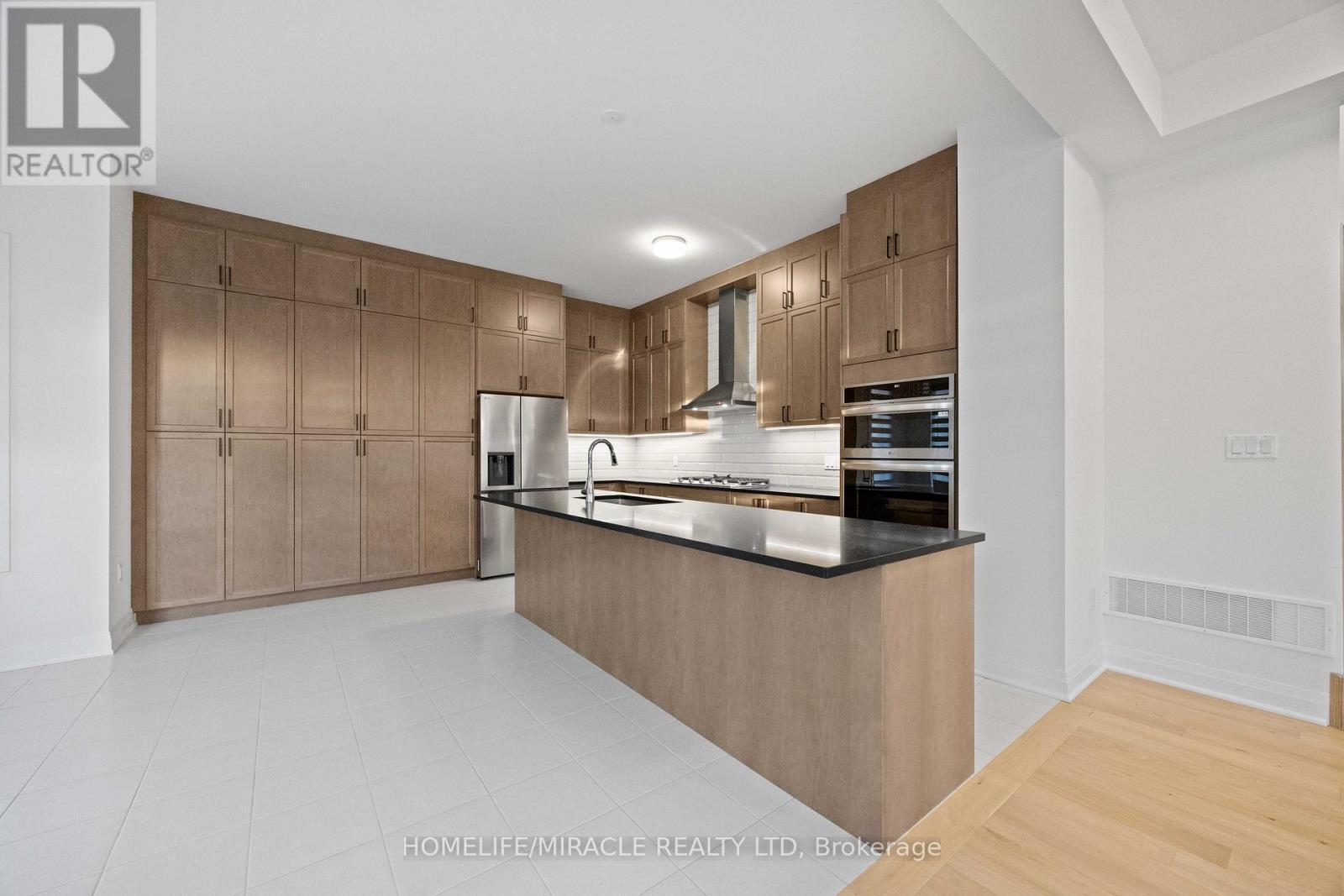 33 Spiritwood Way, Brampton, ON - Indoor Photo Showing Kitchen