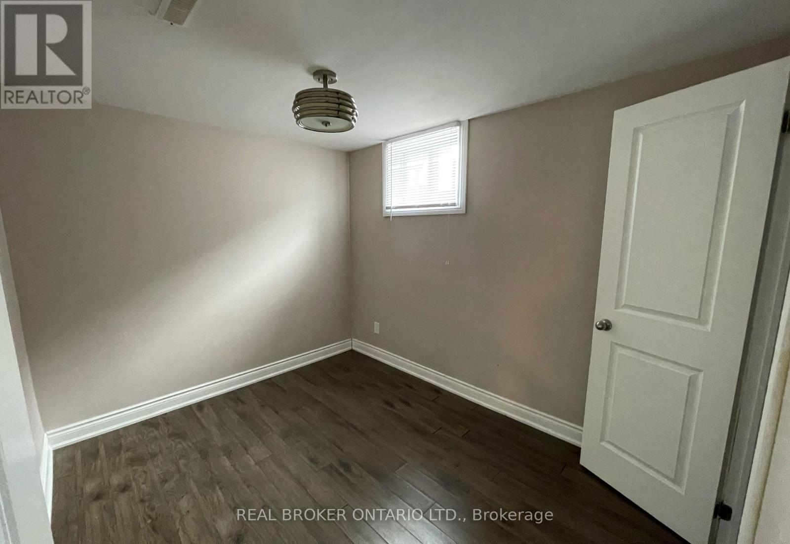 926 Flagship Drive, Mississauga, ON - Indoor Photo Showing Other Room