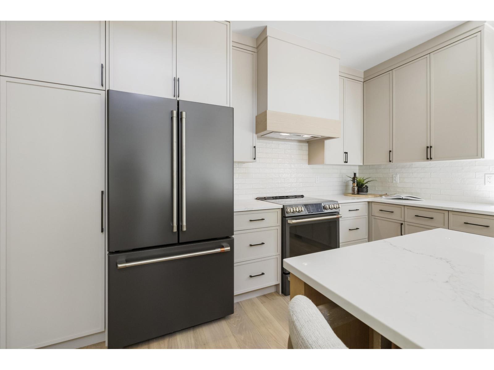 23128 96 Avenue, Langley, BC - Indoor Photo Showing Kitchen With Upgraded Kitchen