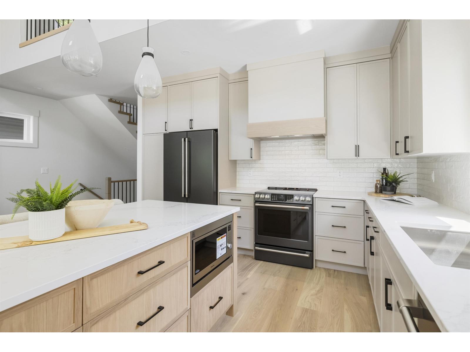 23128 96 Avenue, Langley, BC - Indoor Photo Showing Kitchen With Upgraded Kitchen