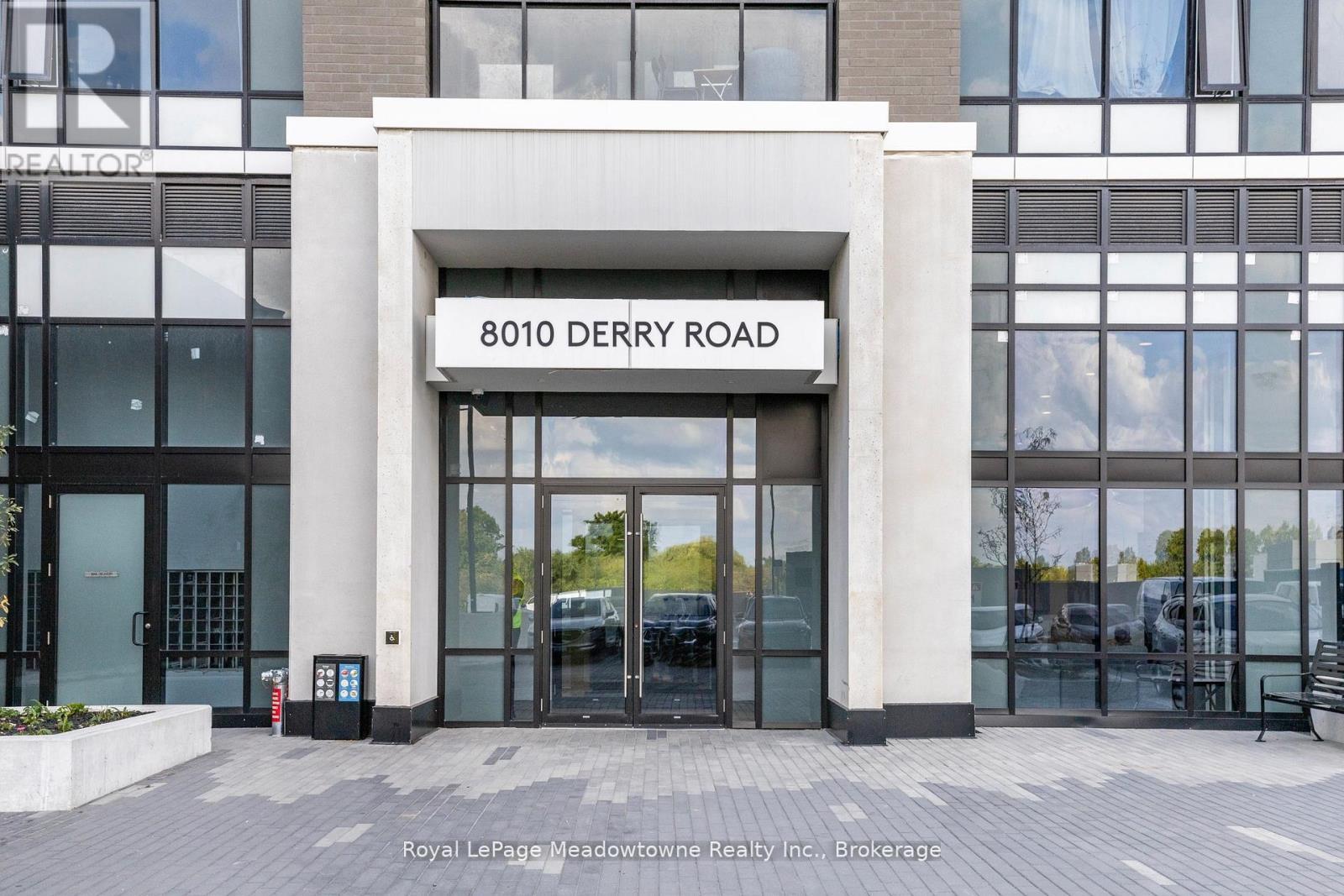 Th 107 - 8010 Derry Road, Milton (Co Coates), ON - Outdoor