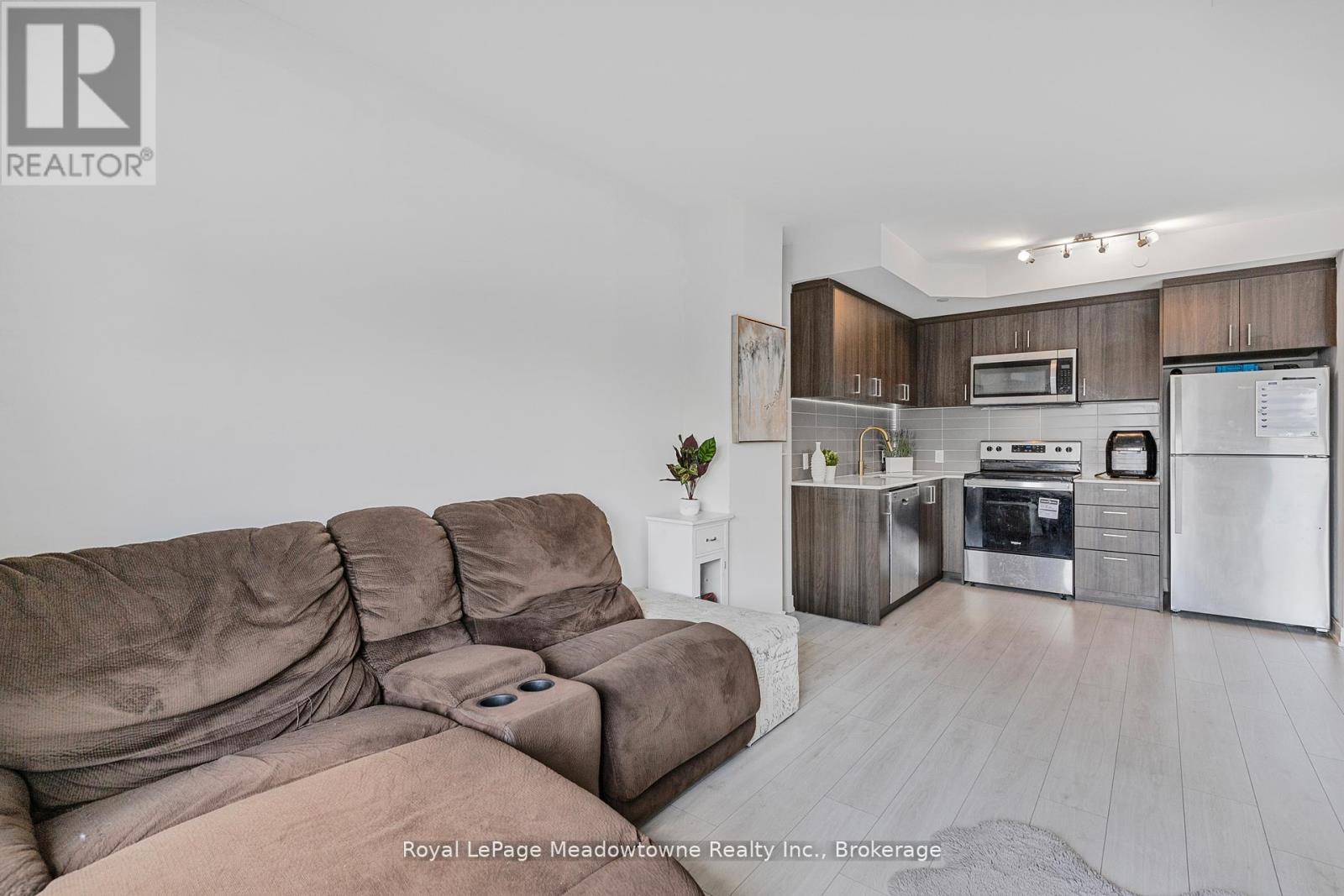 Th 107 - 8010 Derry Road, Milton (Co Coates), ON - Indoor Photo Showing Kitchen With Stainless Steel Kitchen