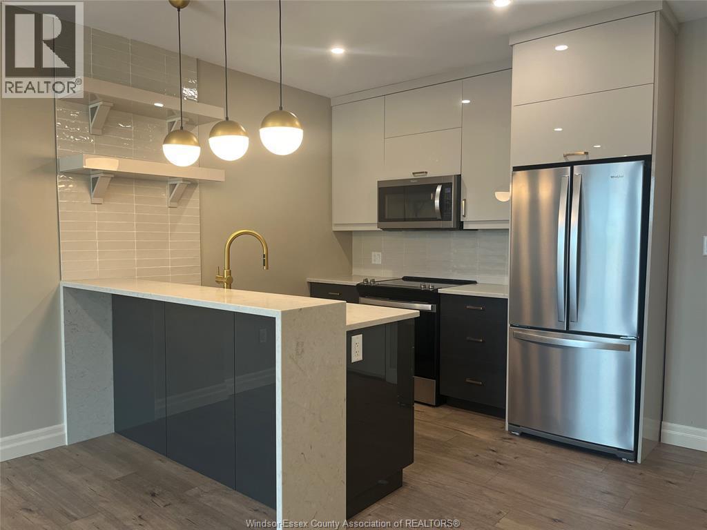 531 Pelissier Street Unit# 405, Windsor, ON - Indoor Photo Showing Kitchen With Stainless Steel Kitchen With Upgraded Kitchen