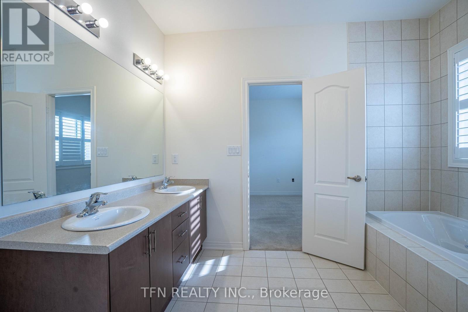 42 Ebenezer Drive, Hamilton, ON - Indoor Photo Showing Bathroom
