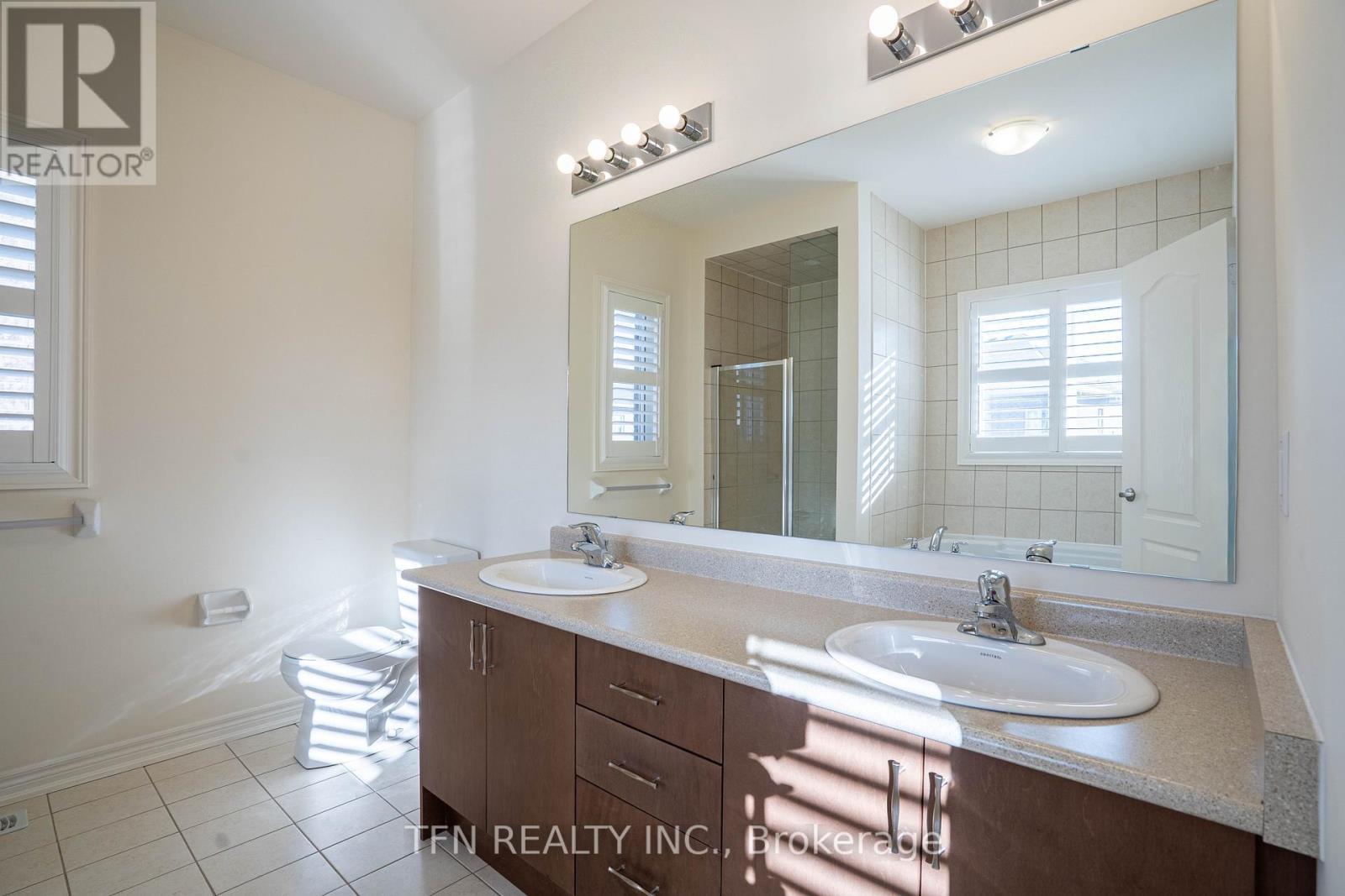 42 Ebenezer Drive, Hamilton, ON - Indoor Photo Showing Bathroom