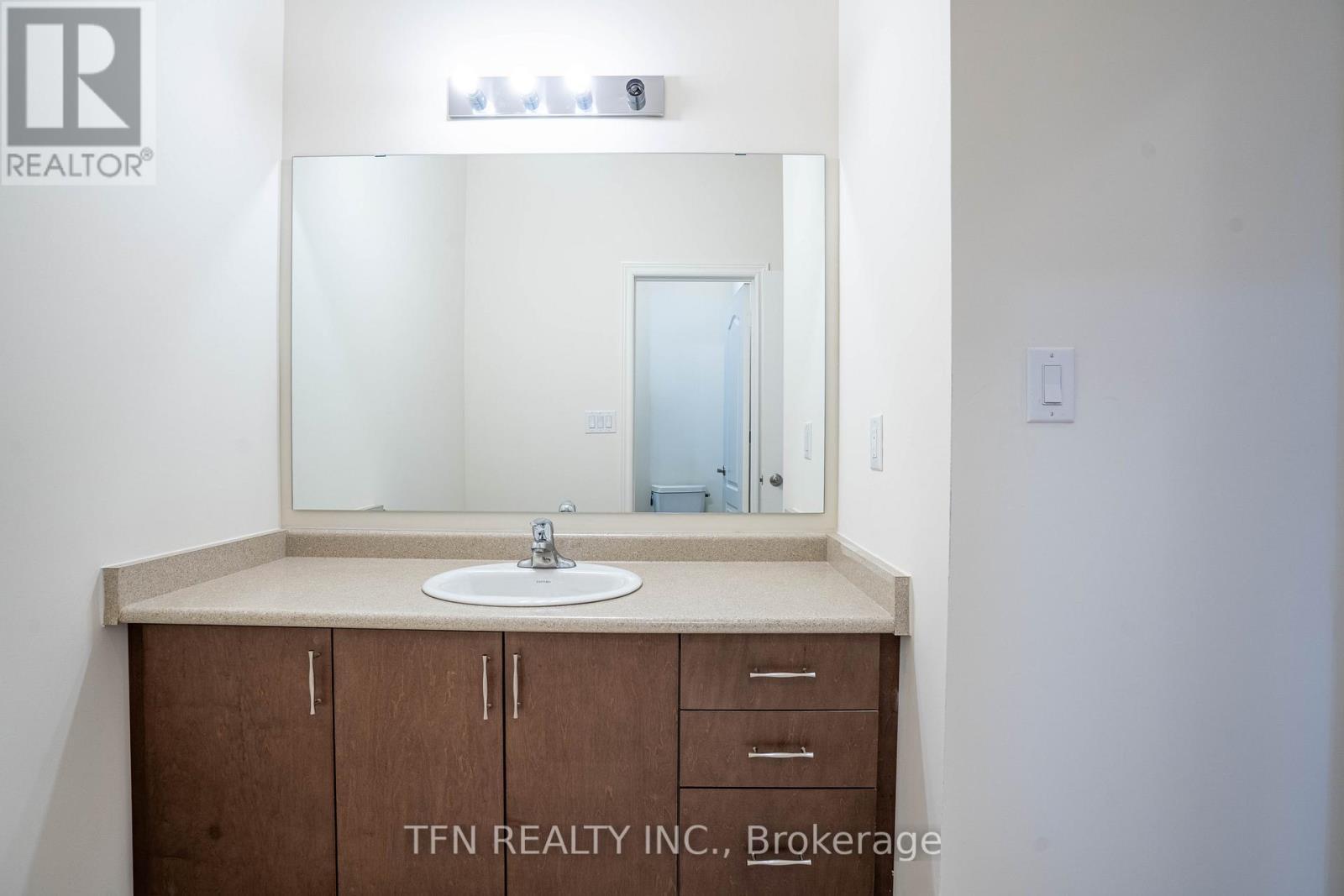 42 Ebenezer Drive, Hamilton, ON - Indoor Photo Showing Bathroom