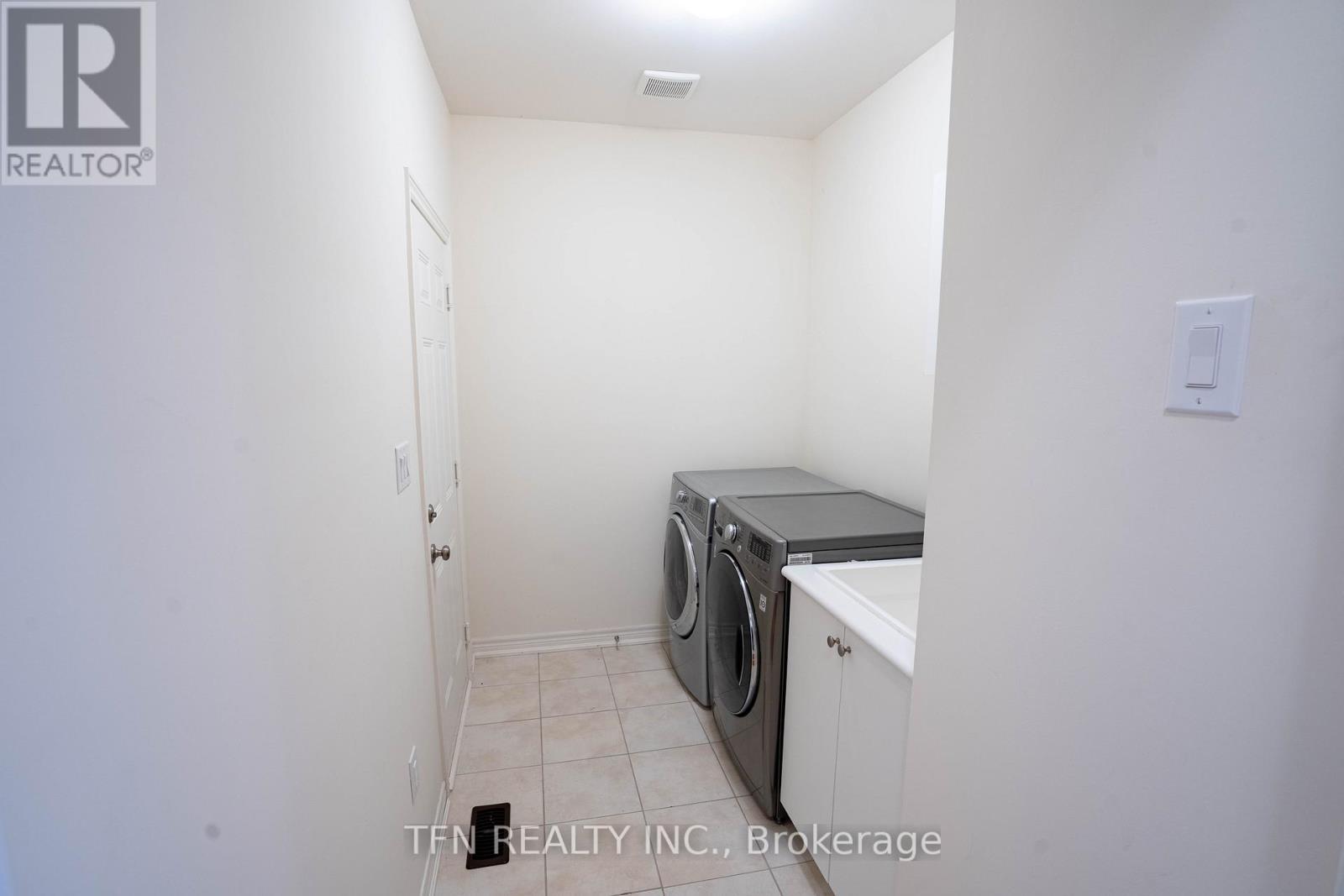 42 Ebenezer Drive, Hamilton, ON - Indoor Photo Showing Laundry Room