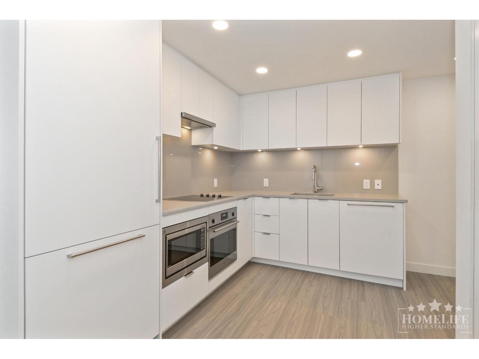 2908 13675 107A Avenue, Surrey, BC - Indoor Photo Showing Kitchen