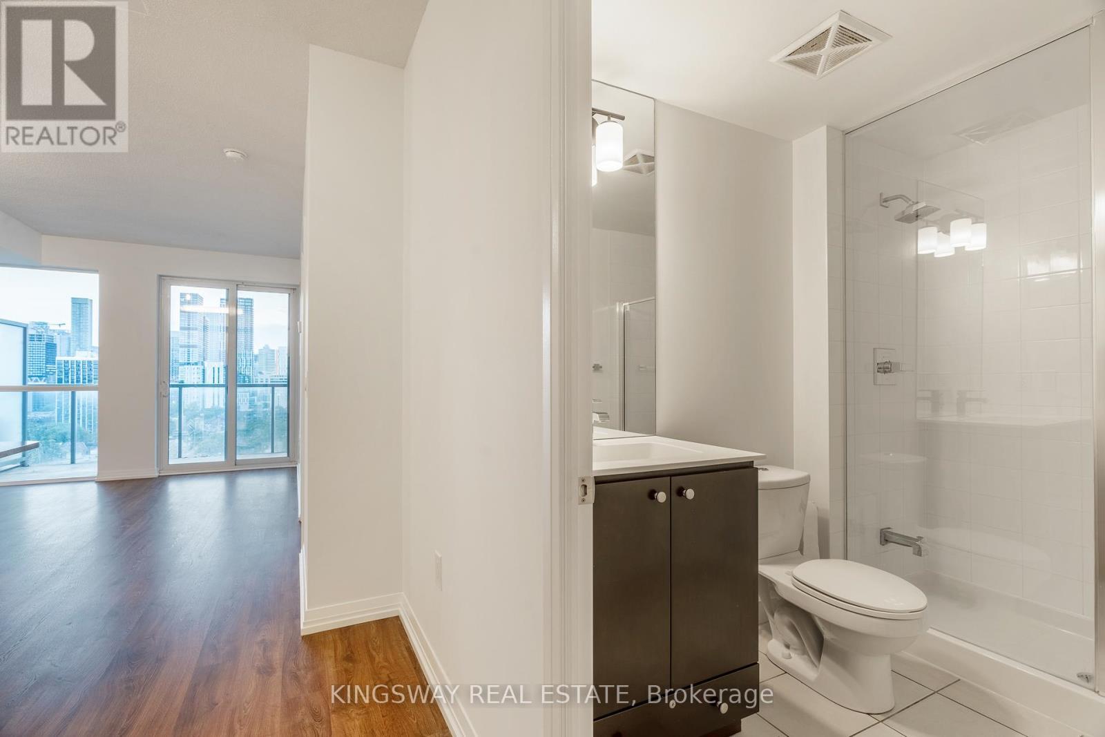 25 Cole Street, Toronto, ON - Indoor Photo Showing Bathroom